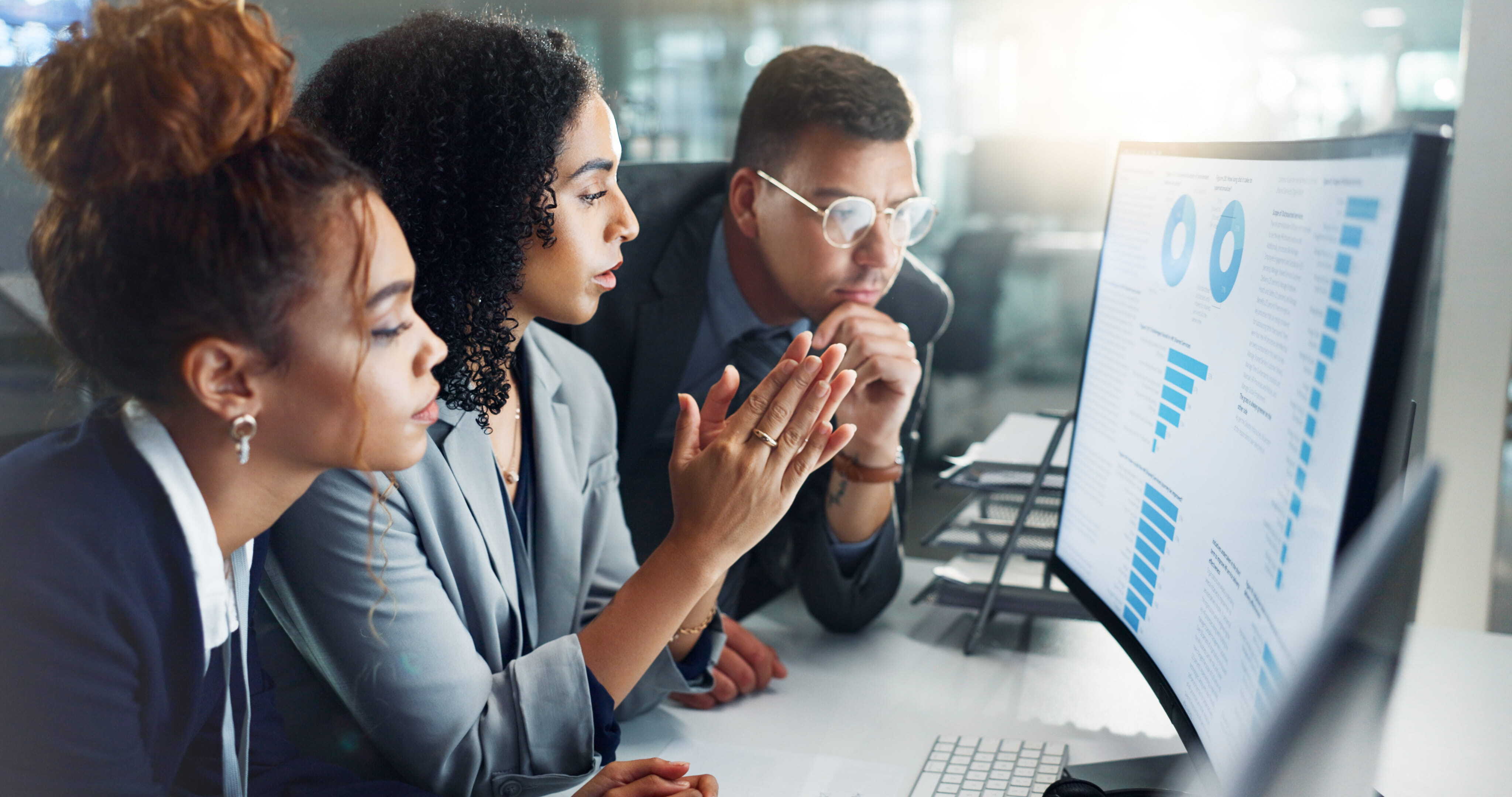 employees-computer-night-finance-chart-planning-screen-data-analytics-business-people-brainstorming-teamwork-graphs-sale-profit-statistics-investment-revenue (1)